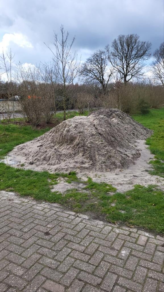 Gratis leemhoudend zand 10 m3, Ophalen, Ophoogzand