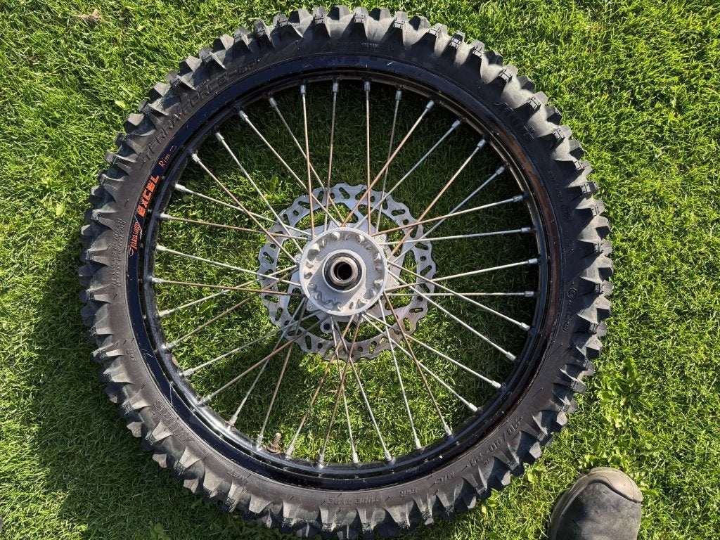 KTM enduro wielen set 21-18 / zgan Mitas achterband / mousse, Ophalen of Verzenden, Gebruikt