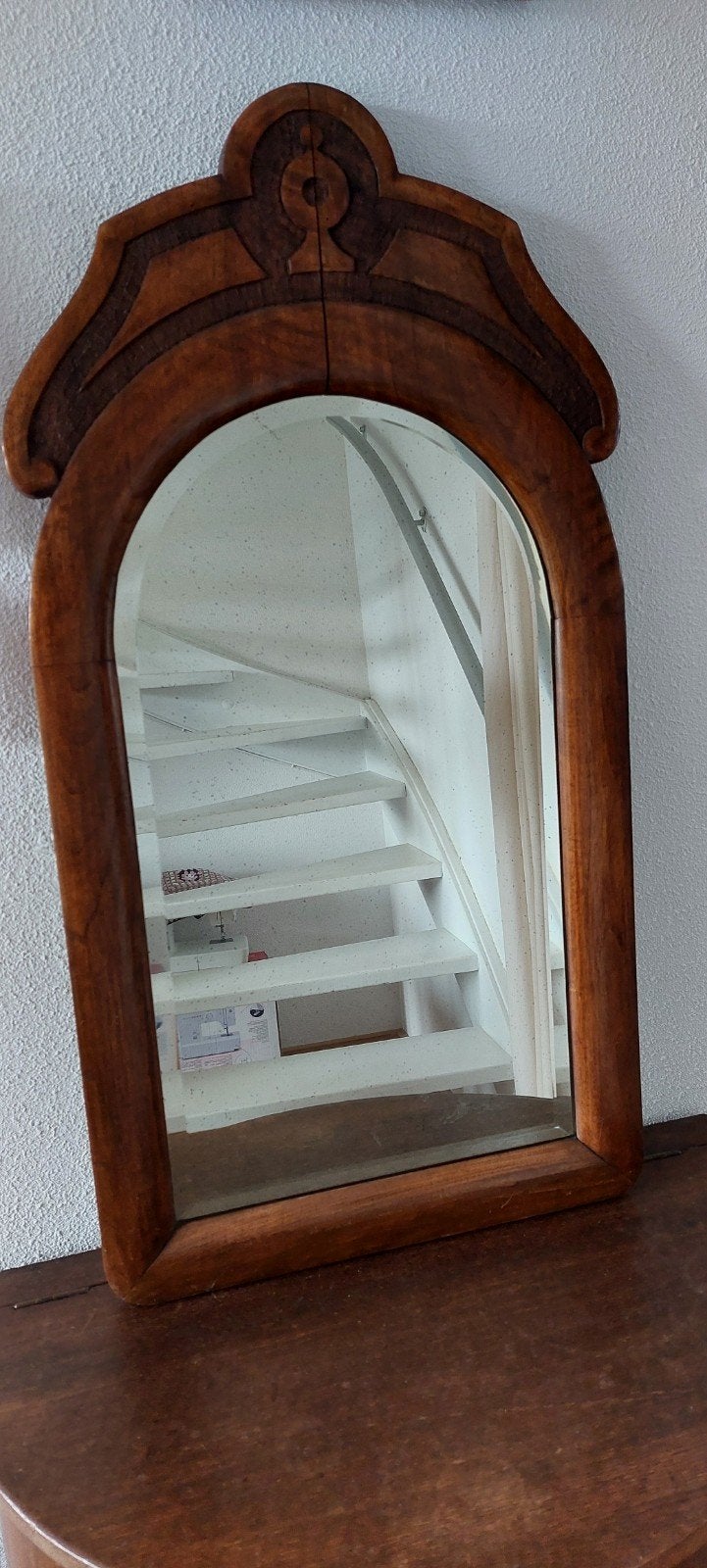 Antieke houten boogspiegel met organisch ornament, Ophalen, Rond, Minder dan 50 cm, Minder dan 100 cm
