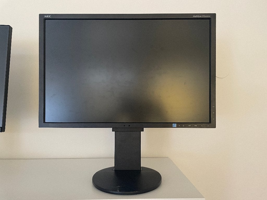 NEC MultiSync Monitoren (11 stuks), Ophalen, Gebruikt, IPS, In hoogte verstelbaar