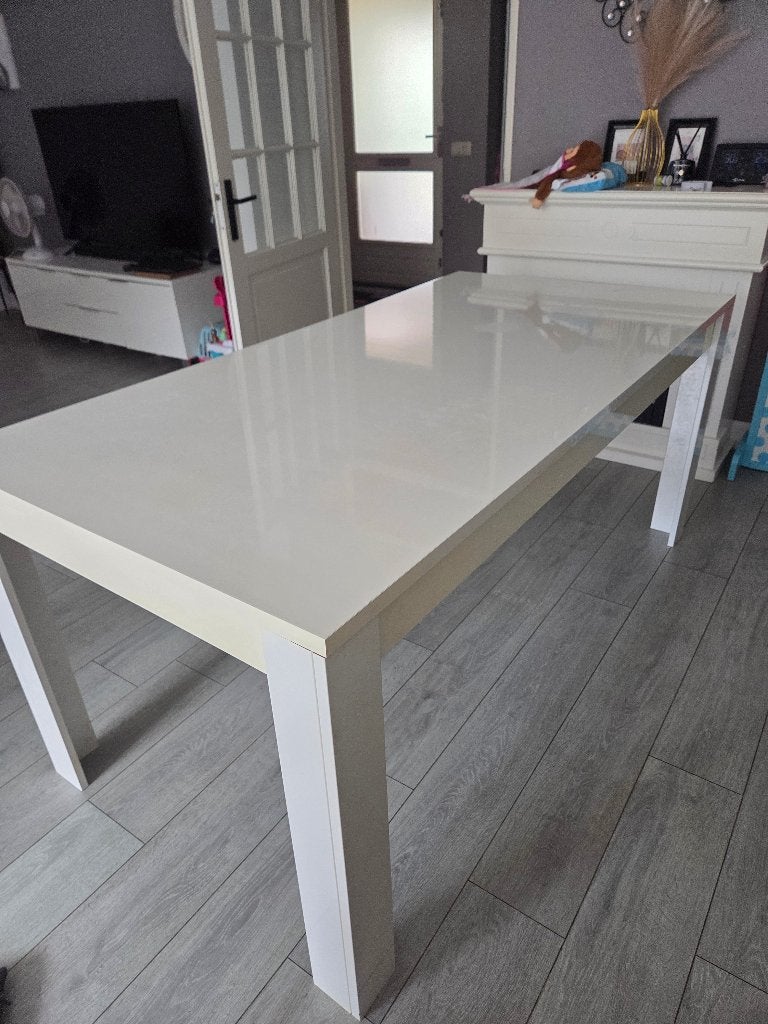 Gratis eettafel hoogglans wit. MOET SNEL WEG!, Huis en Inrichting, Tafels | Eettafels, Ophalen, Gebruikt, 50 tot 100 cm, Vijf personen of meer