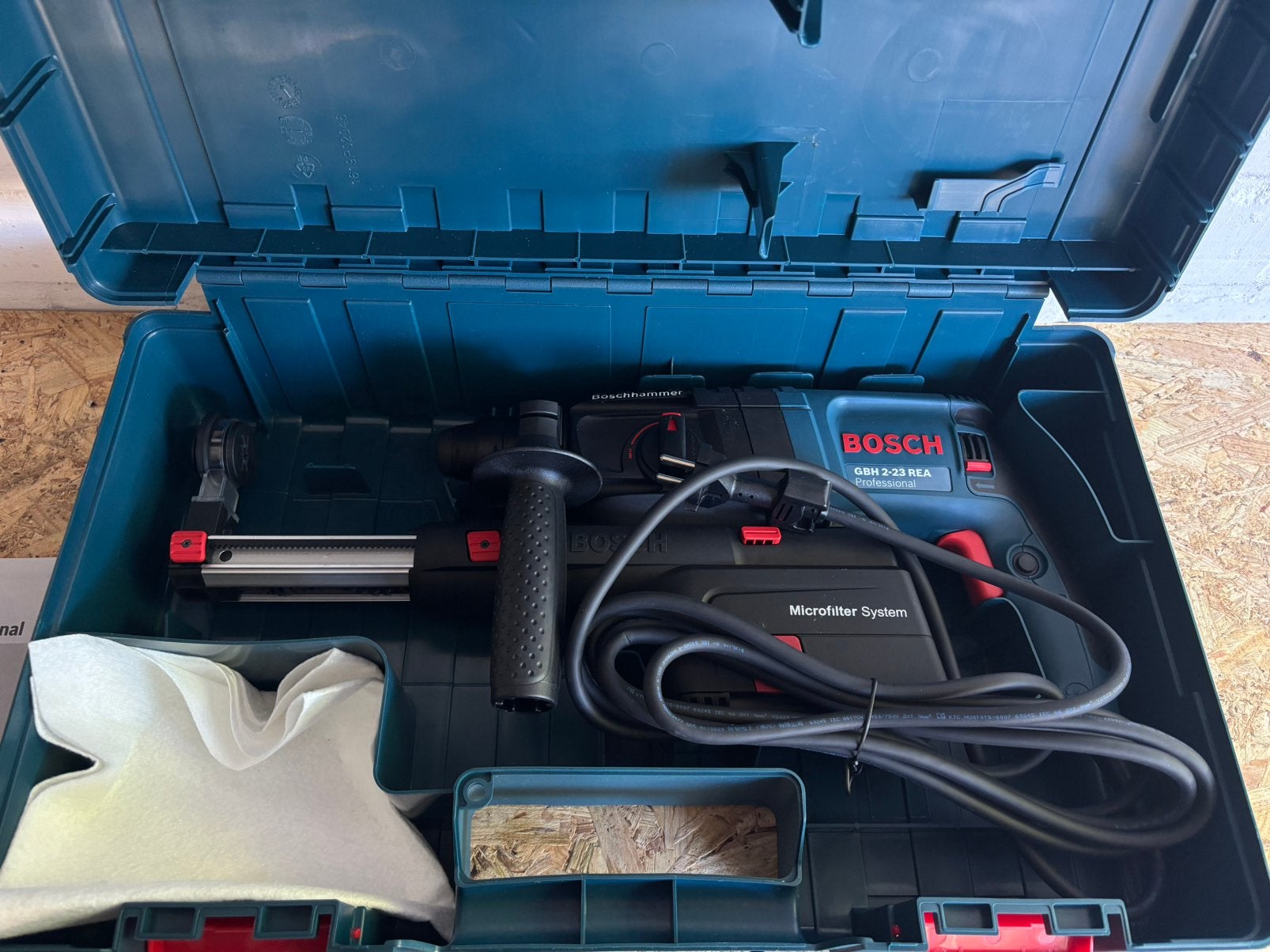 Bosch blauw Boorhamer met stofafzuiging, Ophalen of Verzenden, Zo goed als nieuw, Boor- en/of Breekhamer
