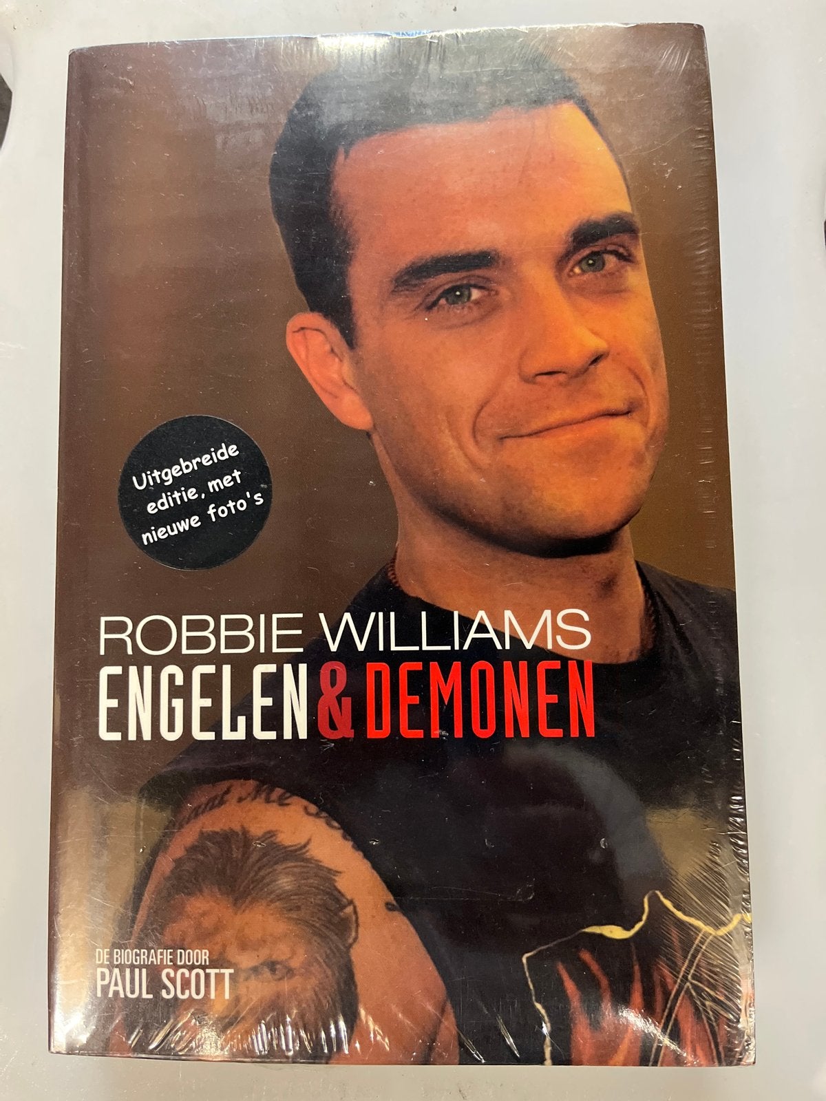 Robbie Williams: Engelen & Demonen - Biografie Paul Scott, Ophalen of Verzenden, Nieuw, Film, Tv en Media