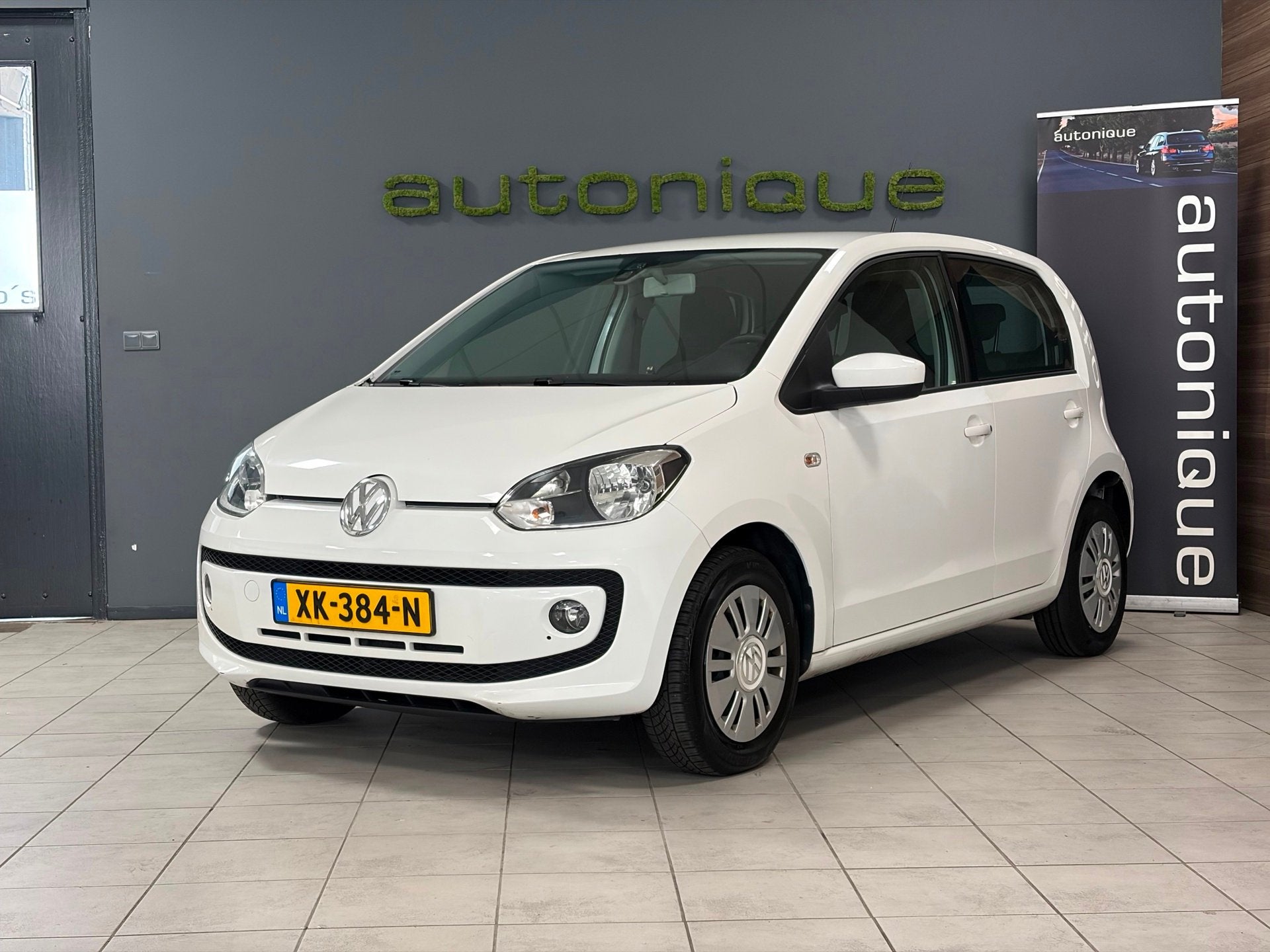 Foto 2 van Volkswagen Up! 1.0 high up! automaat airco/cruise