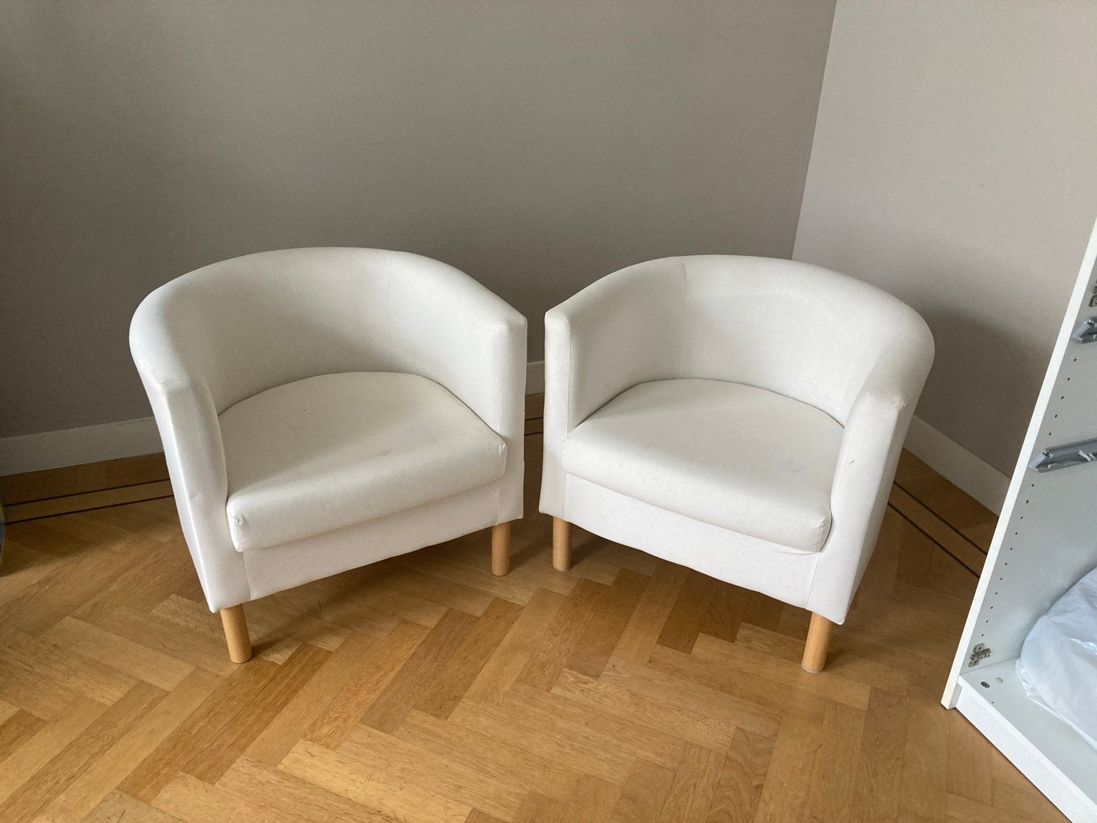 Twee witte IKEA Solsta Olarp fauteuils, Huis en Inrichting, Stoelen, Gebruikt, Twee, Hout, Wit, Ophalen