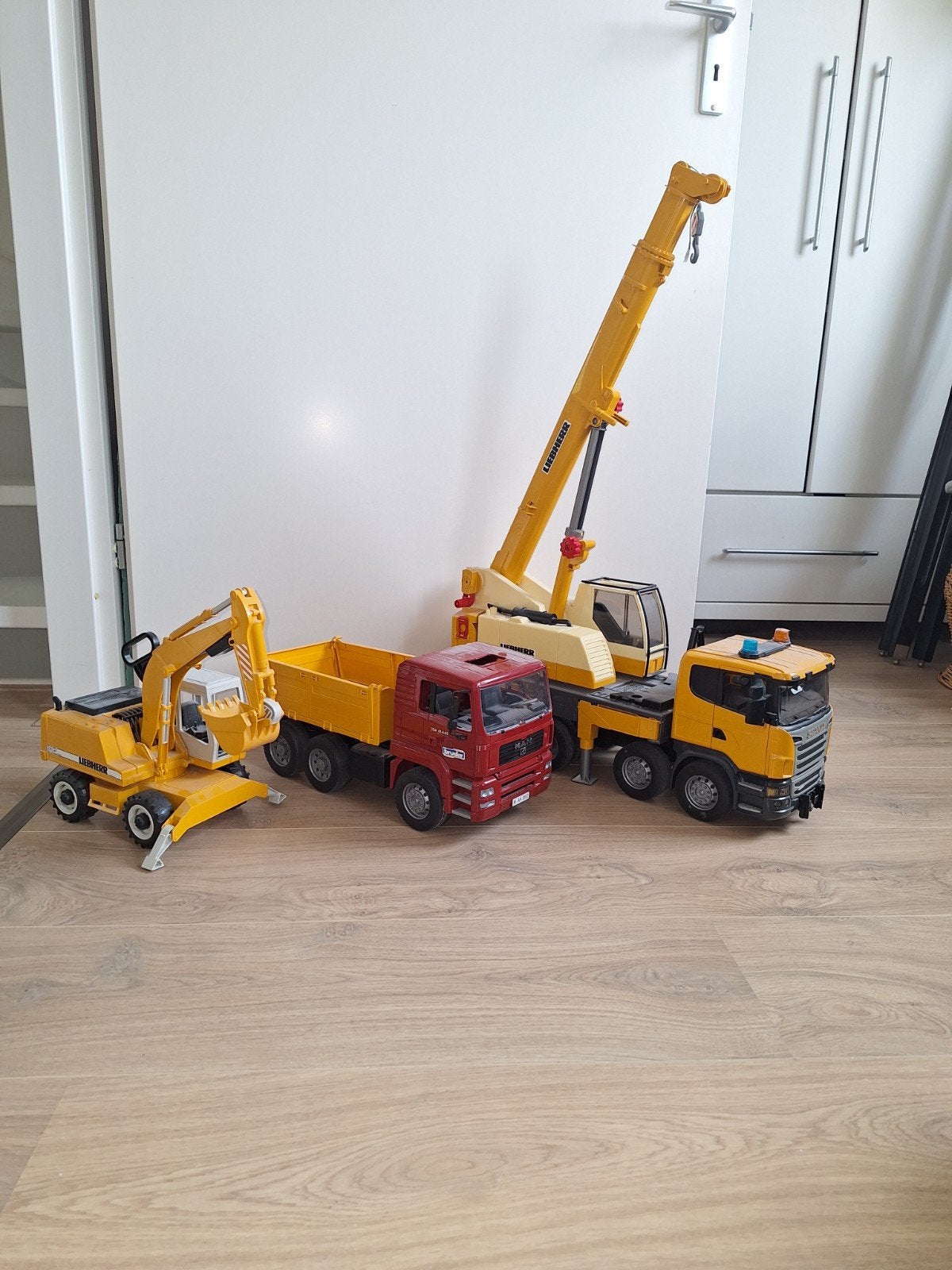 Bruder speelgoed set: kraanwagen, kiepwagen, graafmachine en, Ophalen of Verzenden, Gebruikt