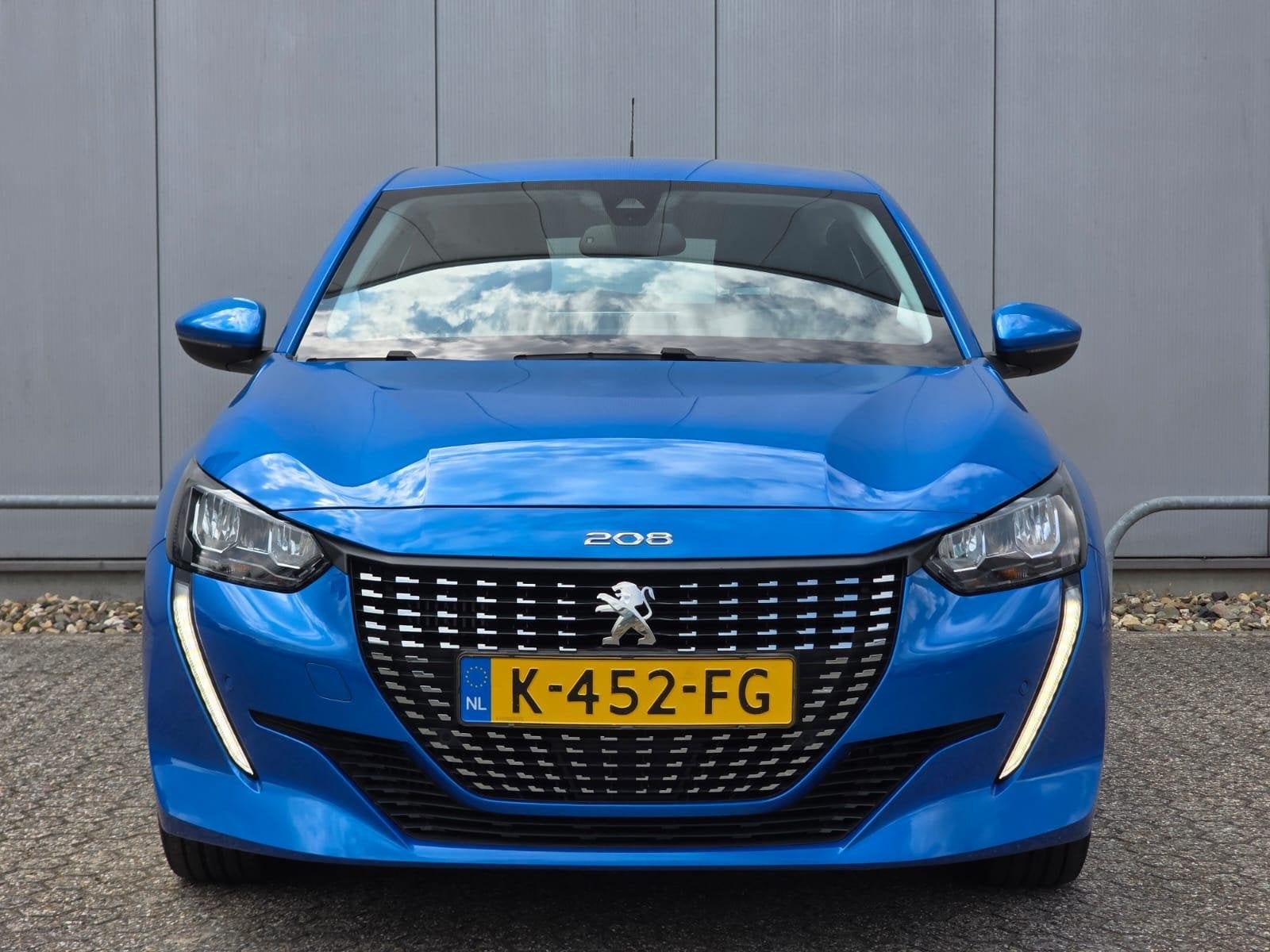 Peugeot 208 100pk Allure | Camera | Parkeersensoren | Naviga, Voorwielaandrijving, 101 pk, Gebruikt, Euro 6