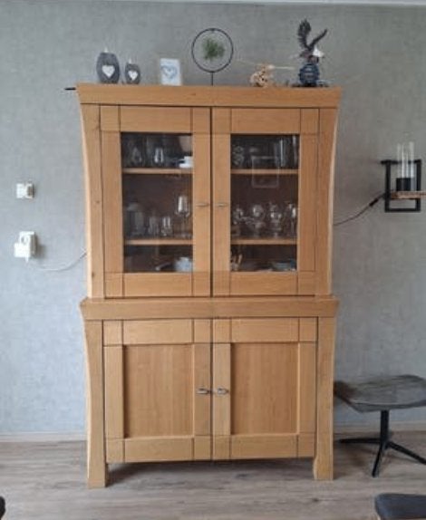 Gezocht: eiken buffet of vitrine kast (elke kleur), Ophalen, Zo goed als nieuw, 25 tot 50 cm, Eikenhout