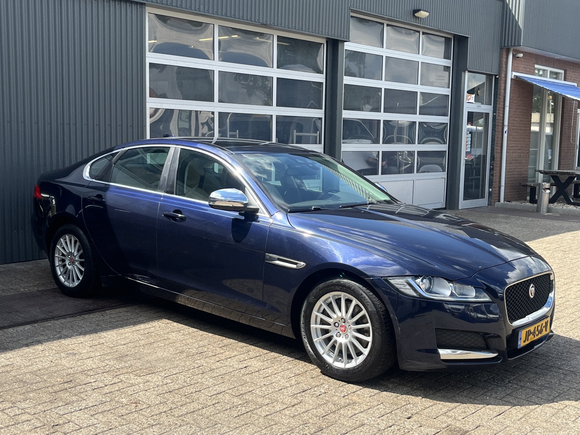 Jaguar XF 2.0d Prestige export €5950 Airco Cruise controle, Auto's, Gebruikt, 4 cilinders, Blauw, Bedrijf