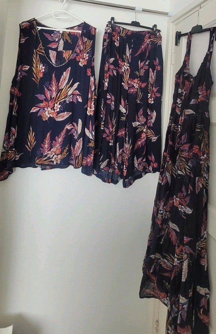 Paprika set broek en topje met bloemen grote maten 50,52,54, Kleding | Dames, Jurken, Blauw, Maat 46/48 (XL) of groter, Ophalen of Verzenden