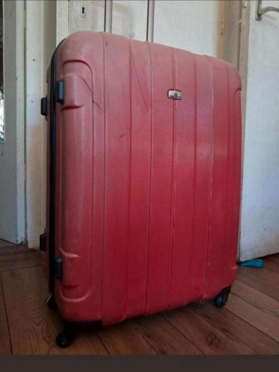 Te koop, Daviti's merk reiskoffer/Baggage met 4stevige wiel, Sieraden, Tassen en Uiterlijk, Ophalen, Hard kunststof