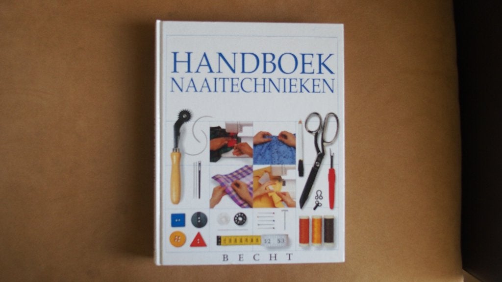 Handboek Naaitechnieken - naaien - Becht - zelfmaakmode, Boeken, Ophalen of Verzenden, Zo goed als nieuw, Borduren en Naaien, Becht
