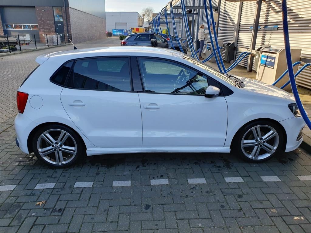 Volkswagen Polo 1.2 TSI R-Line DSG, Auto's, 40 €/maand, Zwart, Wit, 1200 kg