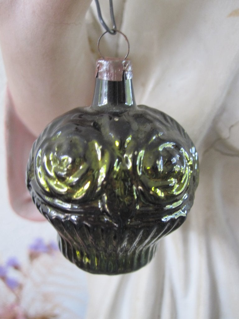 (27) Antiek vintage oude kerstbal klein bloemenmandje, Ophalen of Verzenden, Gebruikt