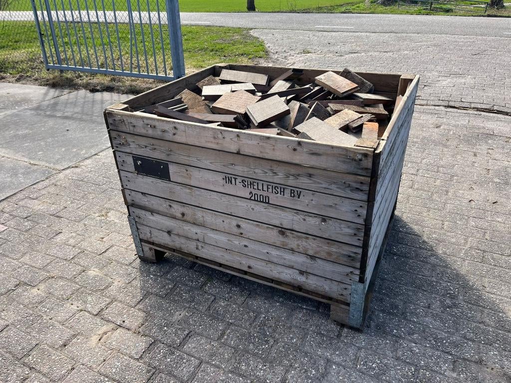 Haardhout kachelhout Azobe gezaagd inclusief kist !, Tuin en Terras, Haardhout, Minder dan 3 m³, Ophalen, Overige houtsoorten