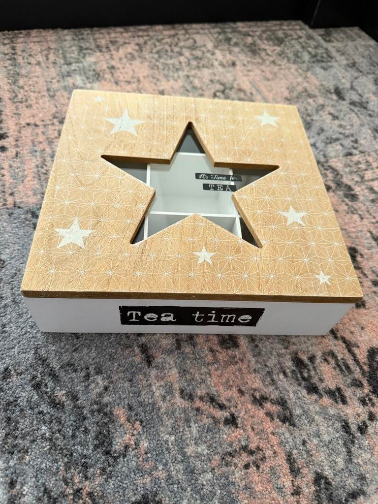 Leuke theedoos van Xenos met ster en 9 vakken - Tea Time, Huis en Inrichting, Woonaccessoires | Overige, Gebruikt, Hout, Wit, Landelijk