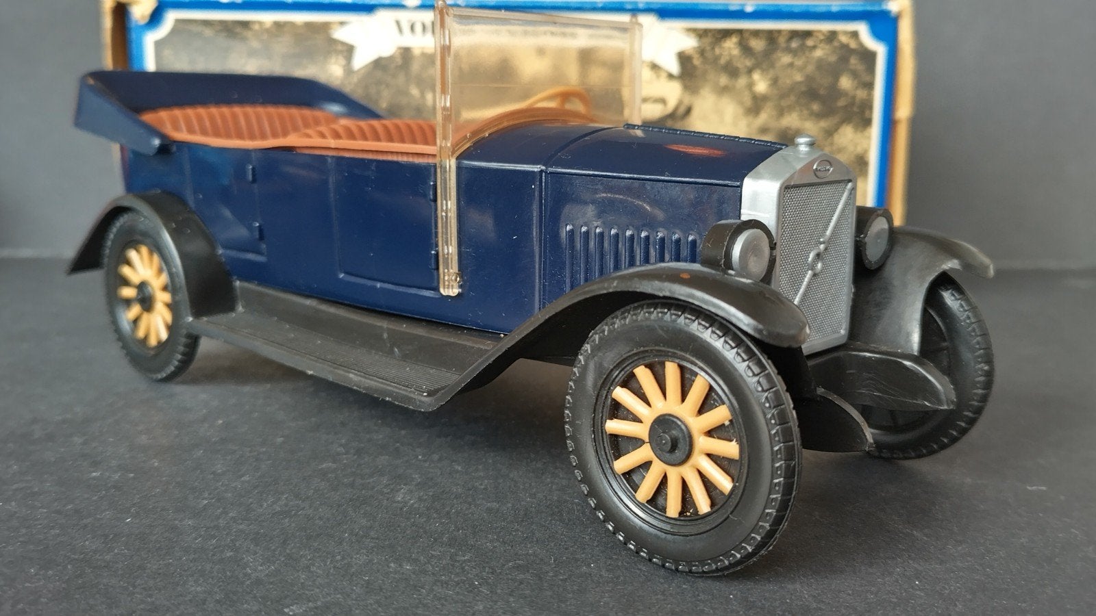 Volvo Jakob 1927 1:20 Stahlberg Finland Pol, Hobby en Vrije tijd, Finland, Auto, Verzenden, .