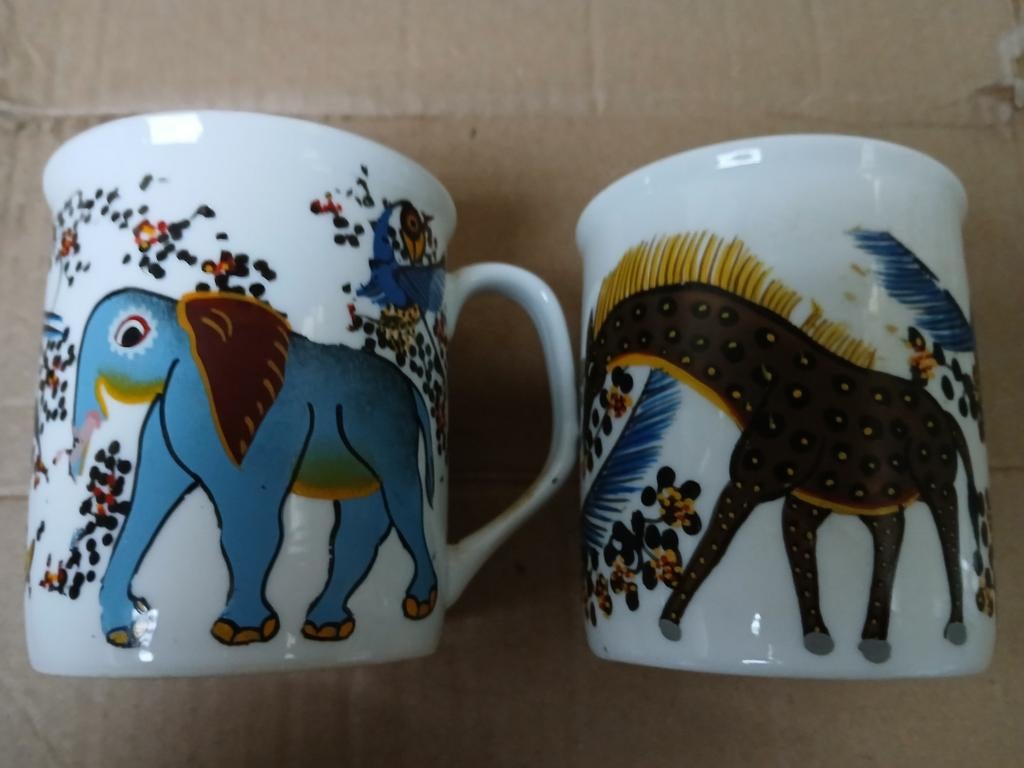 Leuke mokken met olifant of giraffe., Ophalen, Zo goed als nieuw, Overige stijlen, Kop(pen) en/of Schotel(s)
