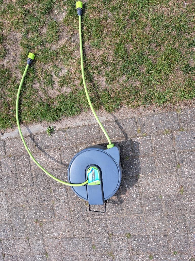Wand slangenhaspel, Ophalen