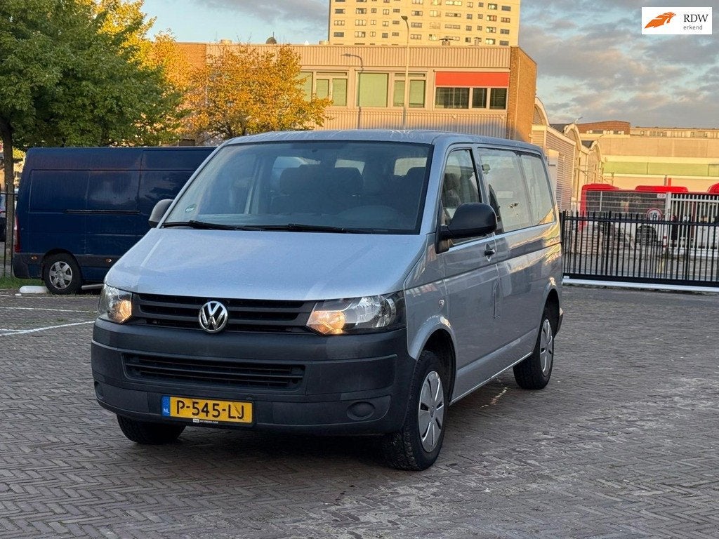 Volkswagen Transporter Kombi 2.0 TDI L1H2 Trendline, Auto's, Voorwielaandrijving, Euro 5, Gebruikt, 8 stoelen