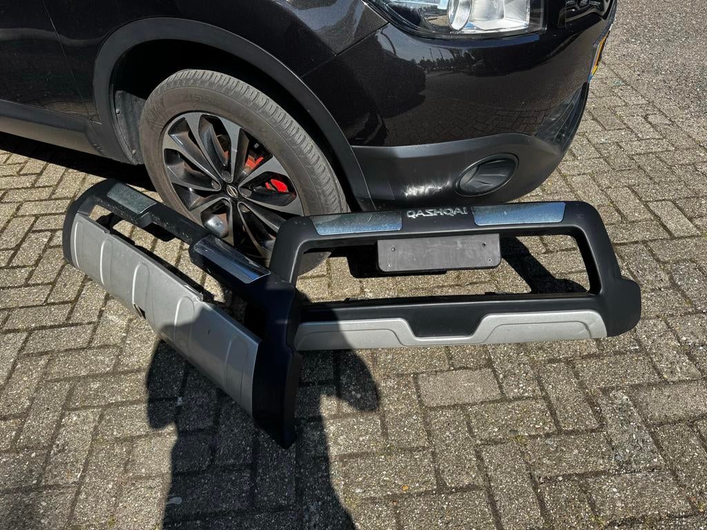 Nissan Qashqai Bumperbeschermer - Gebruikt, Auto-onderdelen, Carrosserie en Plaatwerk, Ophalen, Gebruikt, Voor, Bumper