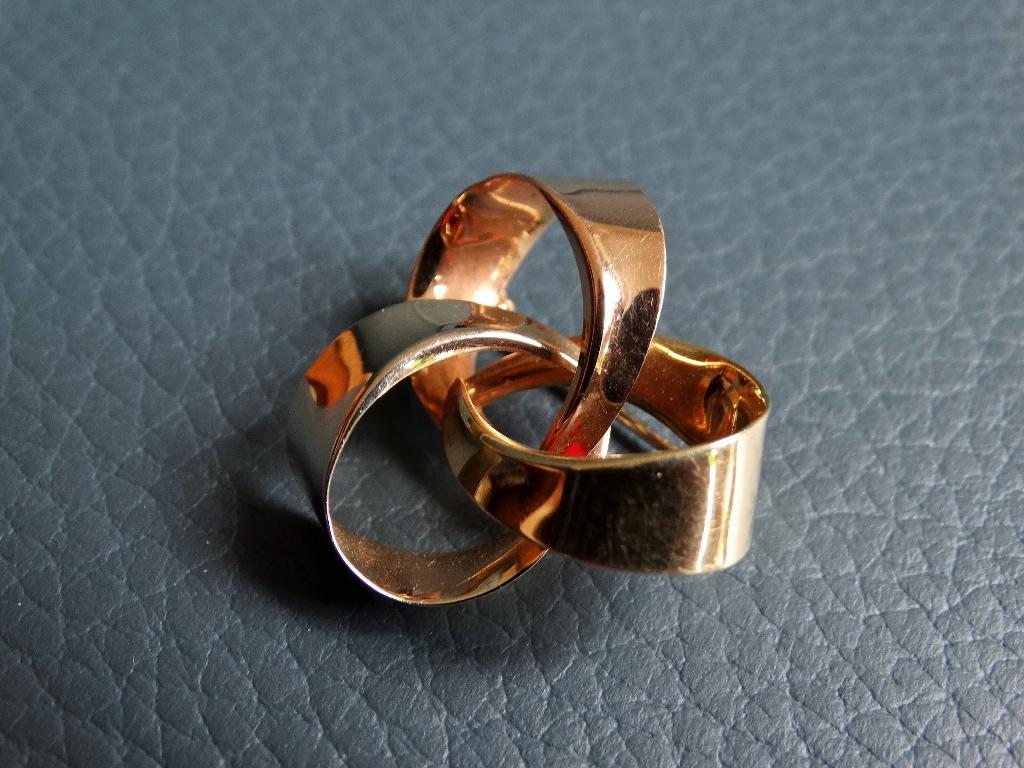 Gouden knoopbroche, strikbroche in rood-, geel- en witgoud, Verzenden, Goud, Broche