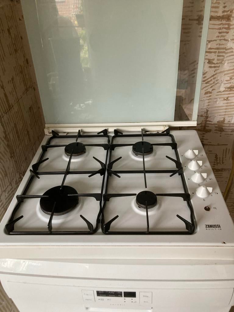 Zanussi Built-in Gasfornuis met 4 Kookzones, Ophalen, Gebruikt, 4 kookzones, Inbouw