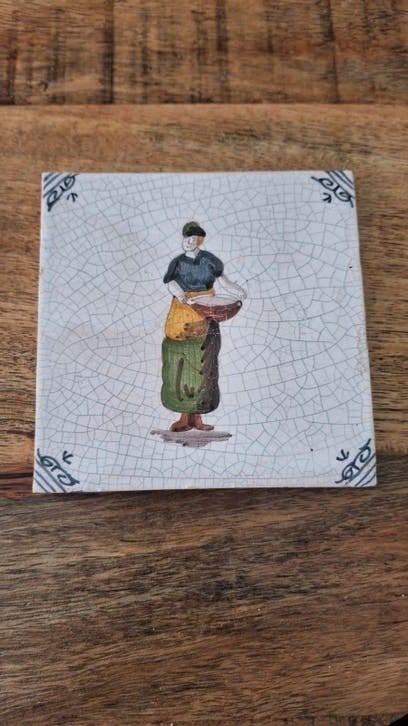 Antieke Delfts Blauw tegel met figuur afmetingen 13x13cm, Ophalen of Verzenden