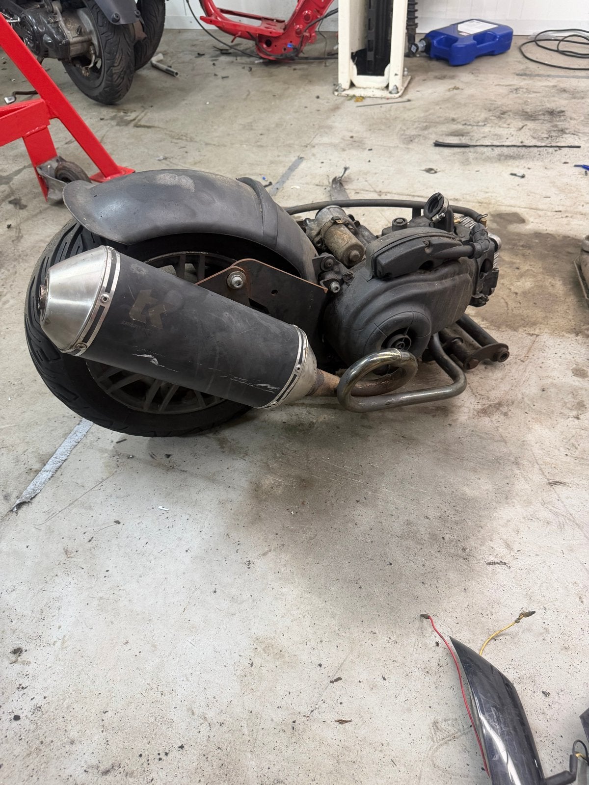 Vespa frame/onderdelen zip te koop: cilinder, blok, uitlaat, Ophalen of Verzenden, Gebruikt, Overige typen, Vespa