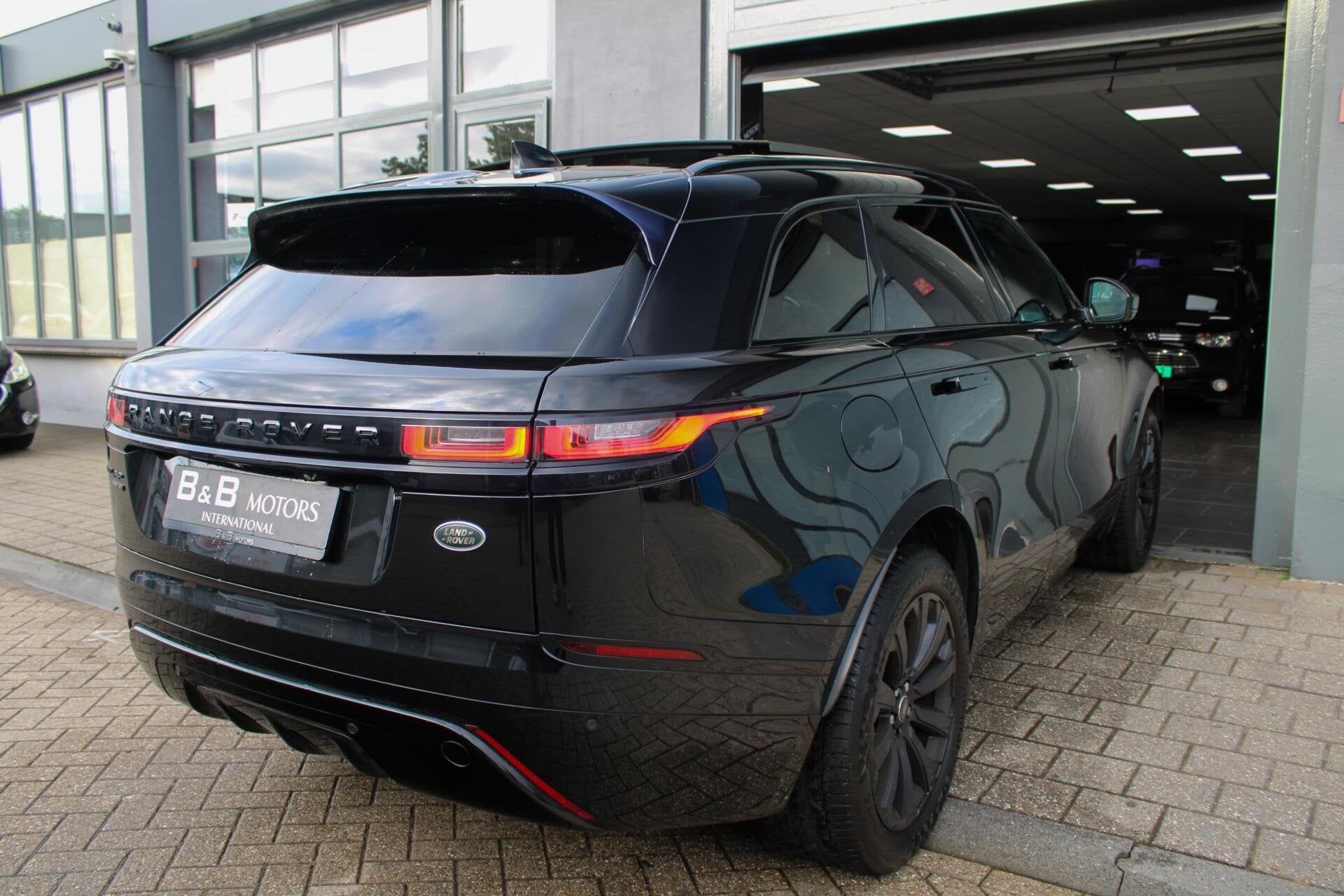 Land Rover Range Rover Velar 2.0 I4 AWD R-Dynamic|GARANTIE+, Auto's, Land Rover, Automaat, 1800 kg, Gebruikt, Euro 6
