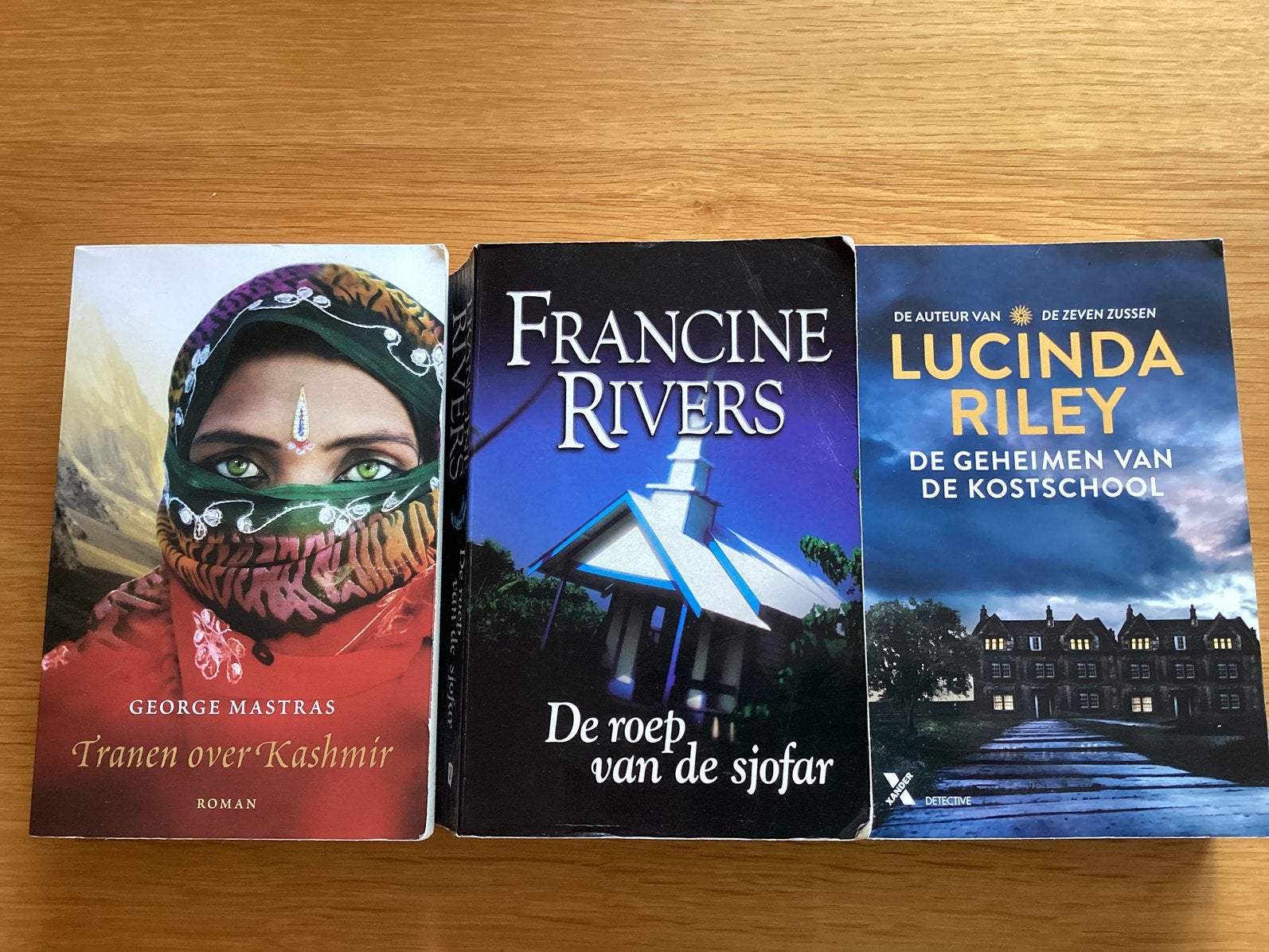 Drie prachtige romans, per stuk €3,00. Alle drie voor €7,50, Boeken, Romans, Ophalen of Verzenden, Gelezen