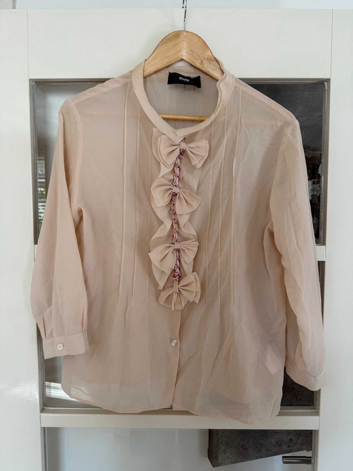 Dolce & Gabbana zijden blouse met strikjes en ketting, Ophalen of Verzenden, Zo goed als nieuw, Maat 38/40 (M), Beige