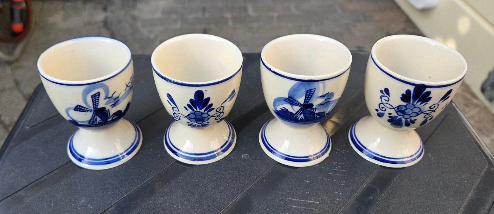 Set van 4 Delfts Blauwe Eierdopjes - Molen en Bloemen, Huis en Inrichting, Ophalen of Verzenden, Keramiek, Landelijk/Boerenbont