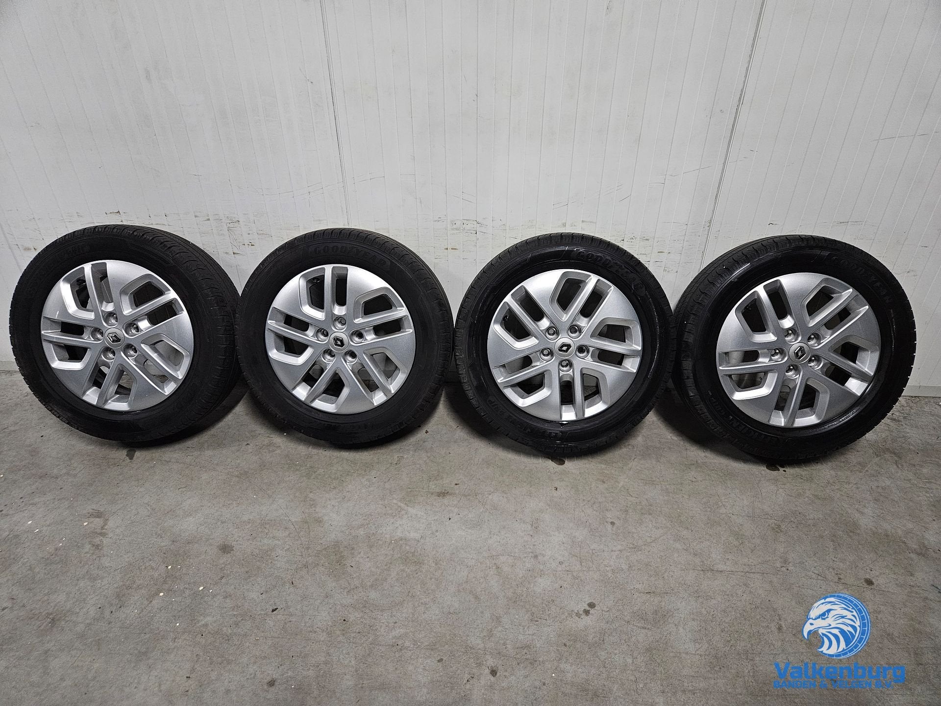 7mm! Originele Opel Vivaro 17 inch velgen 5x114,3 zomerbande, Auto-onderdelen, -, -, Banden en Velgen, 17 inch