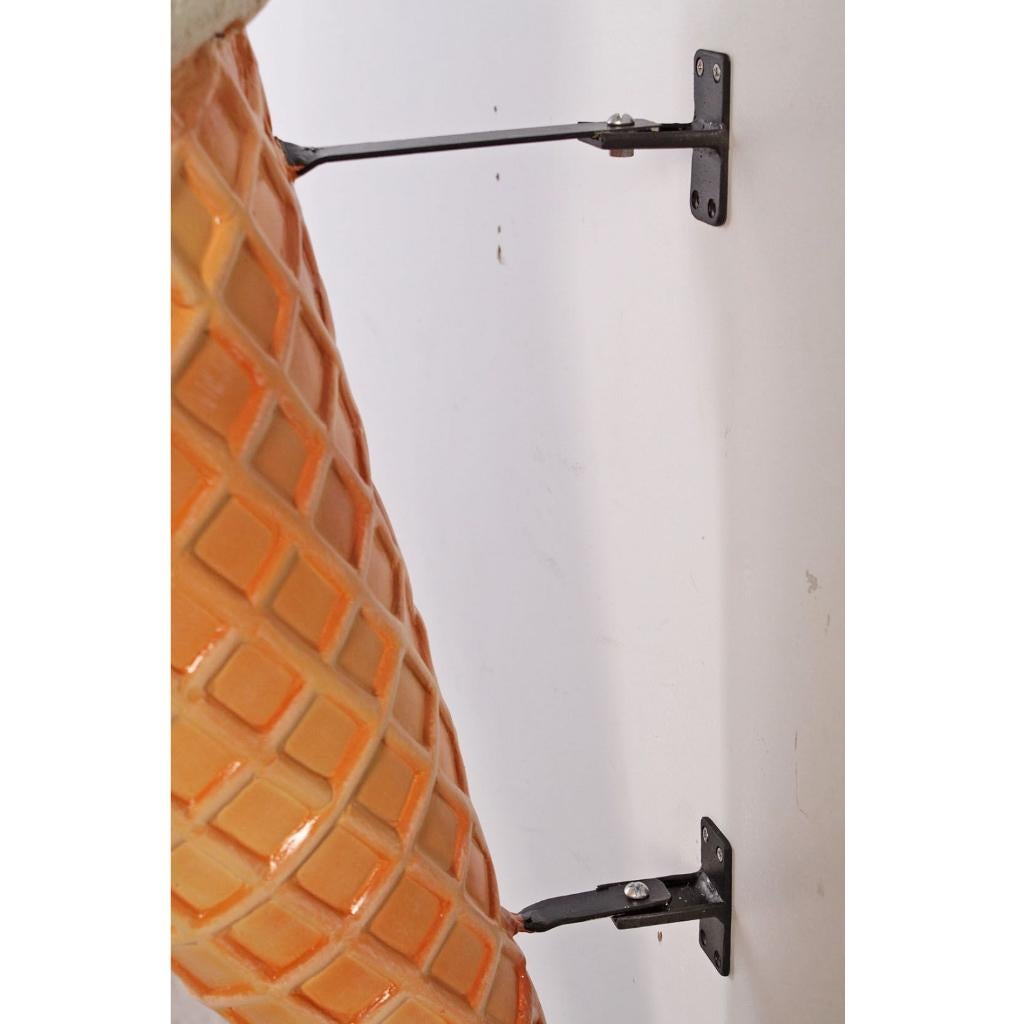 Schepijsje hangend 89 cm - ijsje aardbei op ijshoorn, Verzamelen, Merken en Reclamevoorwerpen, Ophalen, HorecaBeelden, Overige typen