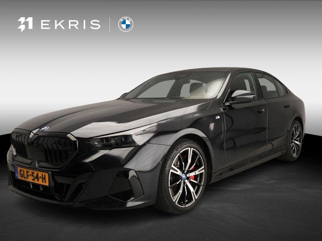 BMW 5 Serie Sedan 550e xDrive M-Sportpakket Pro | LED | HUD, Auto's, Automaat, Dealer onderhouden, Stof, Gebruikt