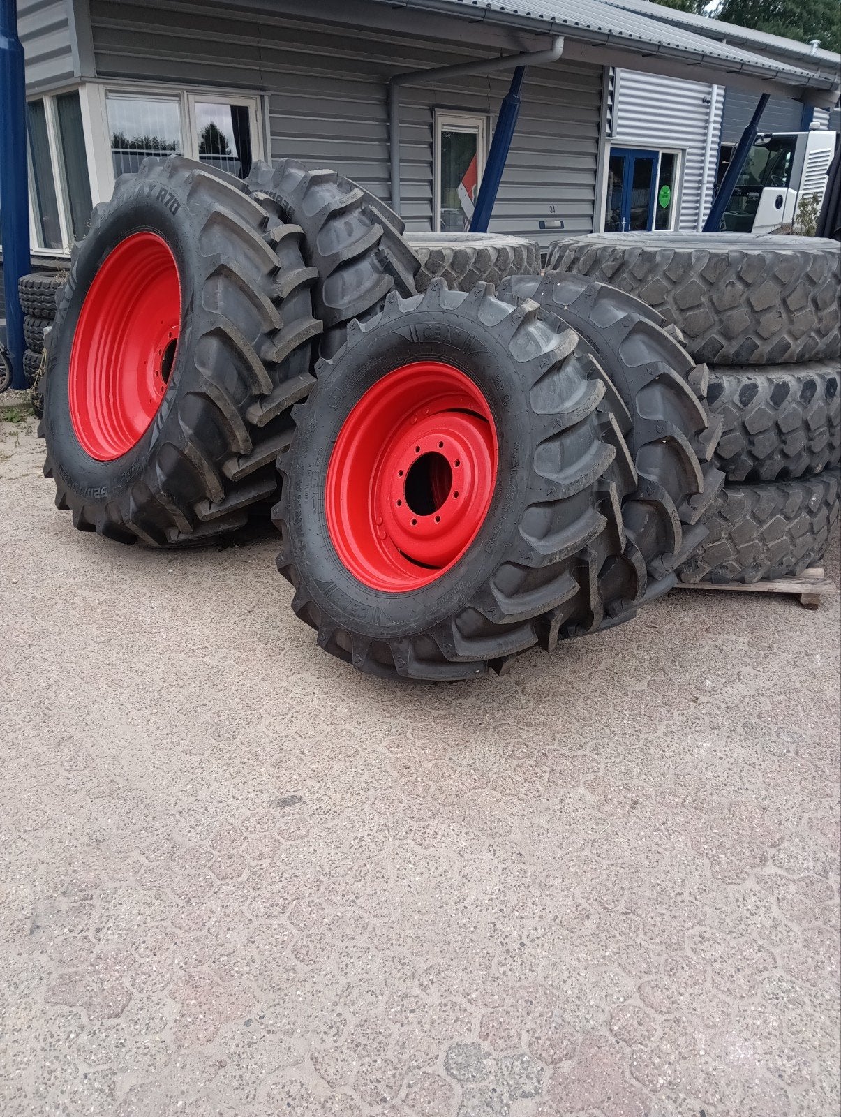 Set 520/70R38 en 420/70R28 Ceat farmax op Fendt velgen, Ophalen