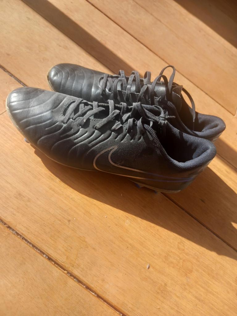 Nike tiempo zwart, Maat XS of kleiner, Ophalen of Verzenden, Zo goed als nieuw, Schoenen