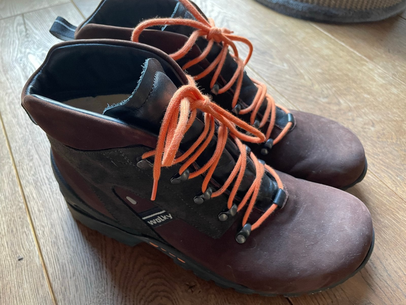 Wolky Wandelschoenen Maat 42 - Bruin met Oranje Veters, Bruin, Zo goed als nieuw, Wandelschoenen, Ophalen of Verzenden