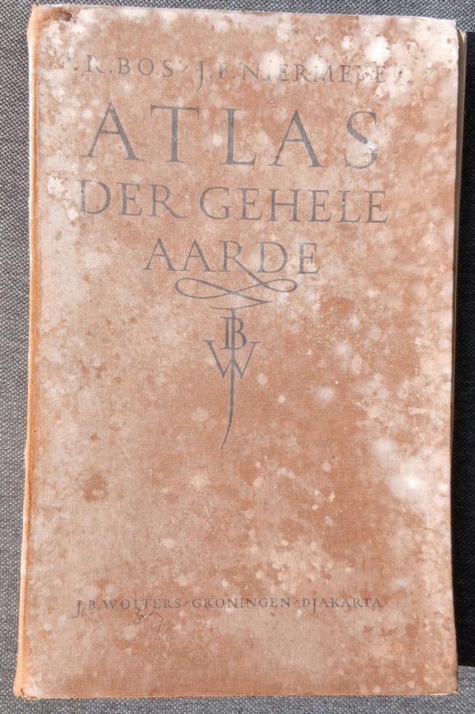 Bos-Niermeyer Schoolatlas Der Gehele Aarde, Boeken, Atlassen en Landkaarten, Gelezen, Bosatlas, Ophalen of Verzenden, 1800 tot 2000