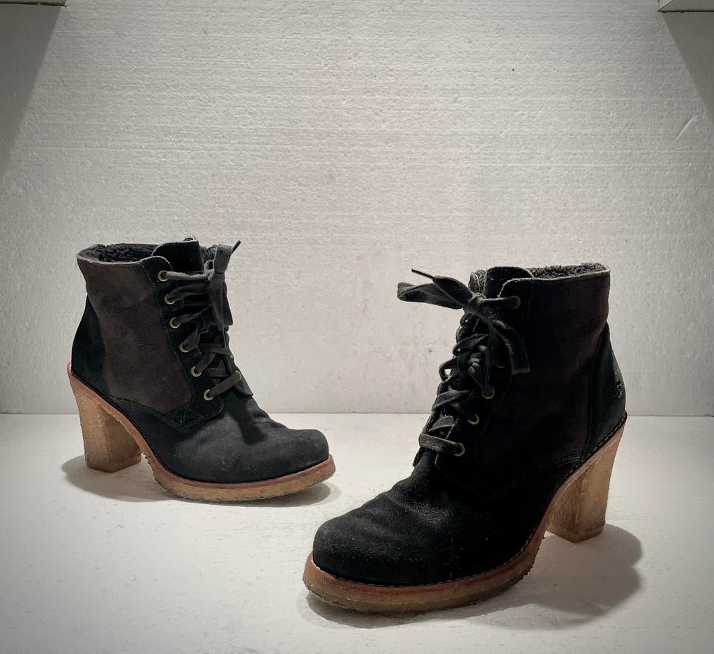 Ugg Ug schoenen gevoerde hoge hakken dikke zool zwart 39, Zwart, Ophalen of Verzenden, Schoenen met hoge hakken, Gedragen