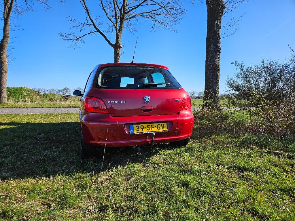 Peugeot 307 1.6 16V 5DR 2005 Rood, Auto's, Voorwielaandrijving, Zwart, 4 cilinders, 635 kg
