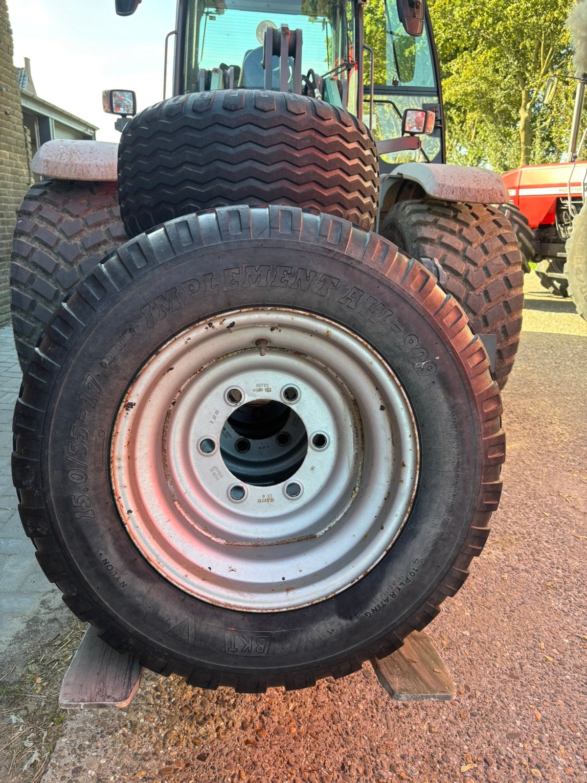 Banden bkt 380/55-17, Ophalen