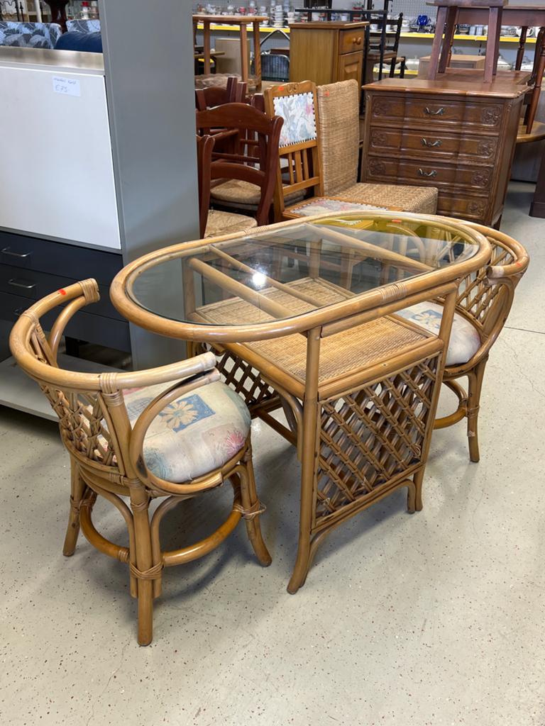 Rotan bistroset met glazen blad en 2 stoelen, Ophalen, Zo goed als nieuw