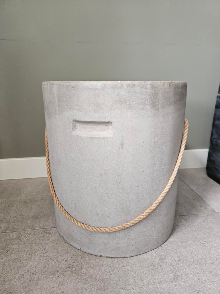 Betonnen bijzettafel, decoratie, robuuste tafel, Ophalen of Verzenden, Rond, Riet