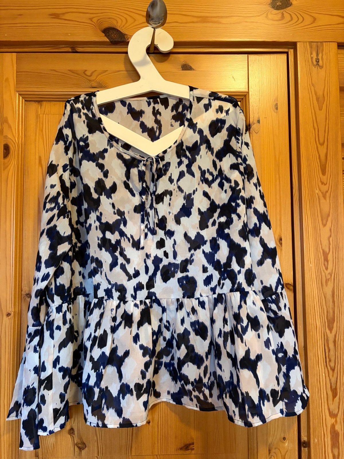 Blouse beige blauw lange mouw oto 64 lengte 68, Kleding | Dames, Ophalen of Verzenden, Zo goed als nieuw, Blauw, Blouse of Tuniek