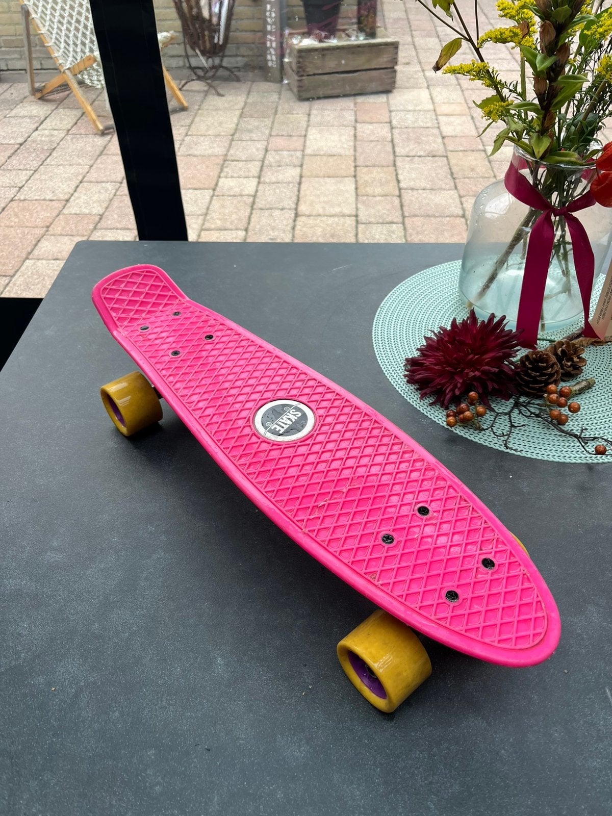 skateboard roze geel pennyboard, Sport en Fitness, Ophalen, Zo goed als nieuw, Skateboard
