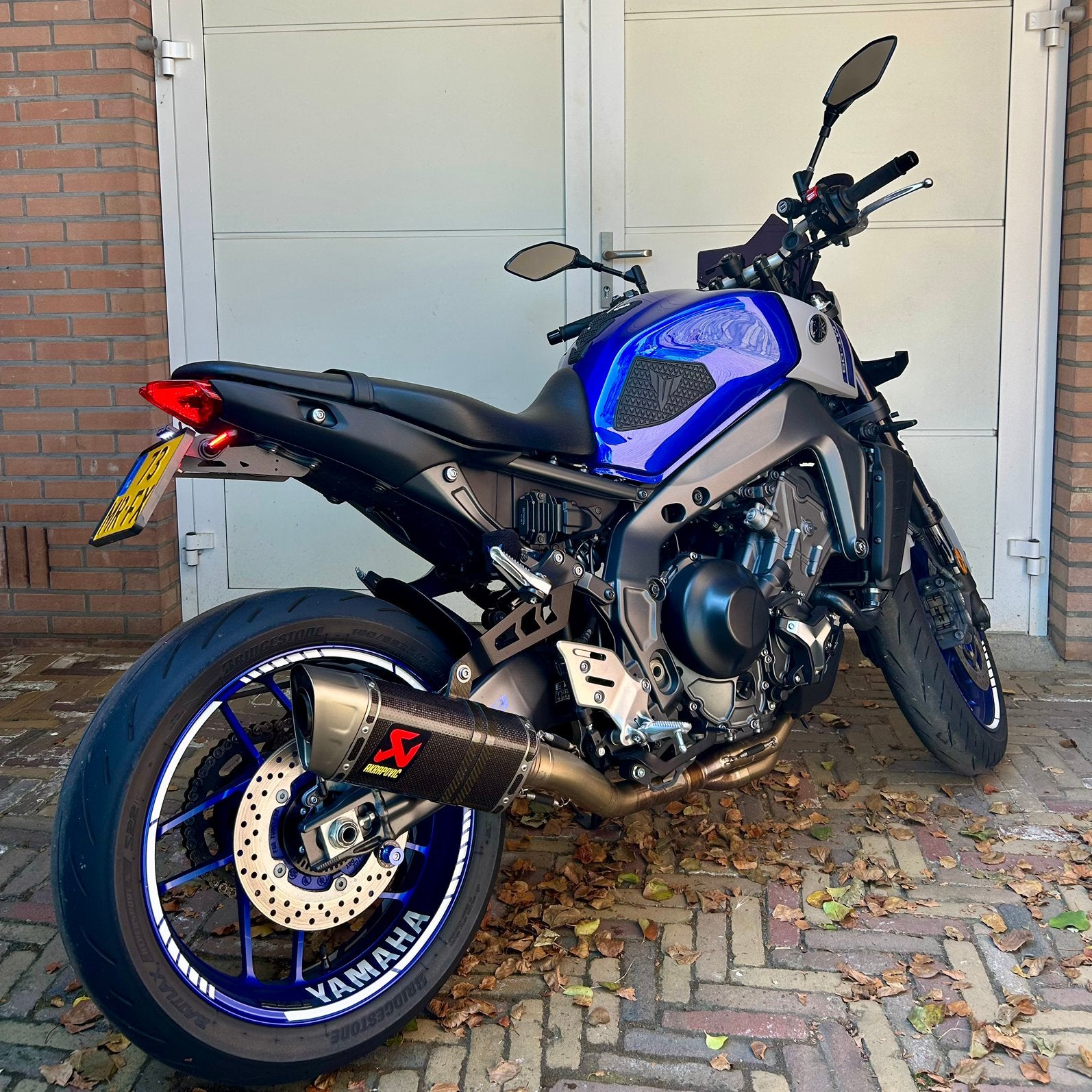 Origineel Nederlandse Yamaha MT-09 | Volledig Akrapovič, Occasion, 890 cc, Motorrijbewijs A, 3 cilinders