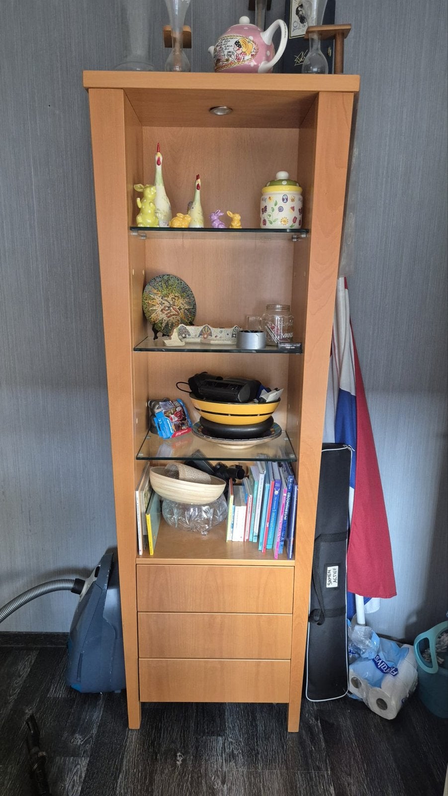 Beuken houten vitrinekast met lades en glazen planken, Overige materialen, Gebruikt, Met lade(s), Modern