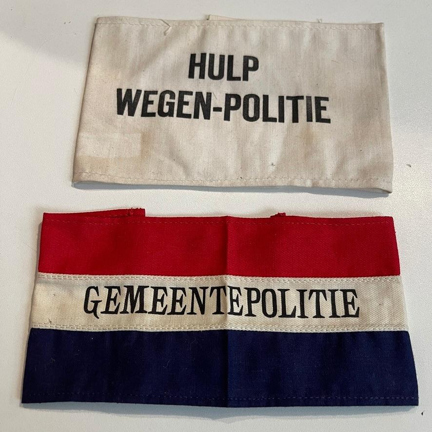 HULP WEGEN-POLITIE & GEMEENTEPOLITIE armbanden, Verzamelen, Ophalen of Verzenden, Overige soorten, Nederland, Embleem of Badge